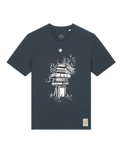 bio-unisex-medium fit-tshirt-bücherkatze-sttu169-blaubeernacht-front